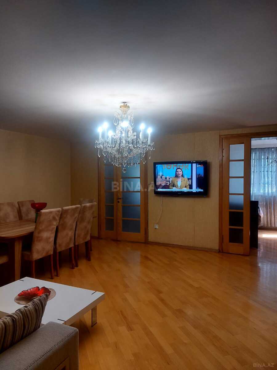 4 otaqlı Köhnə tikili, Elmlər Akademiyası m., Bakı