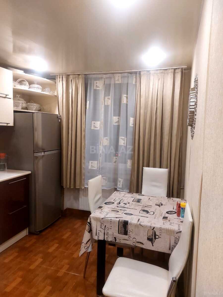 4 otaqlı Köhnə tikili, Elmlər Akademiyası m., Bakı