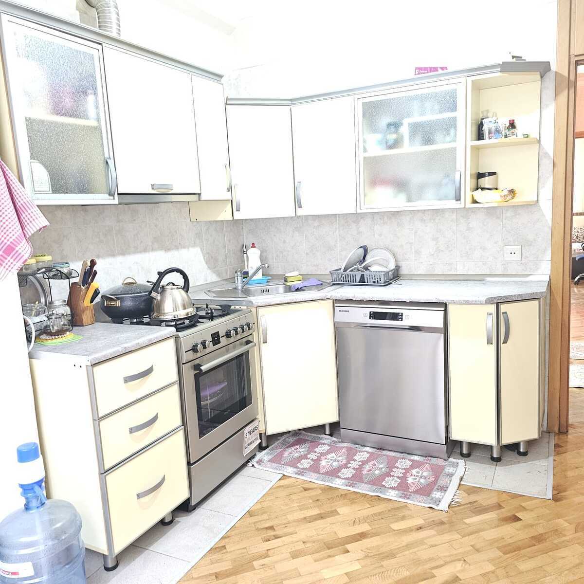 4 otaqlı Köhnə tikili, Nəsimi m., Bakı
