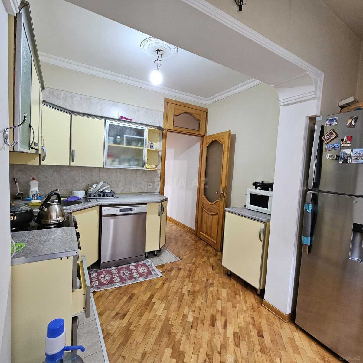 4 otaqlı Köhnə tikili, Nəsimi m., Bakı