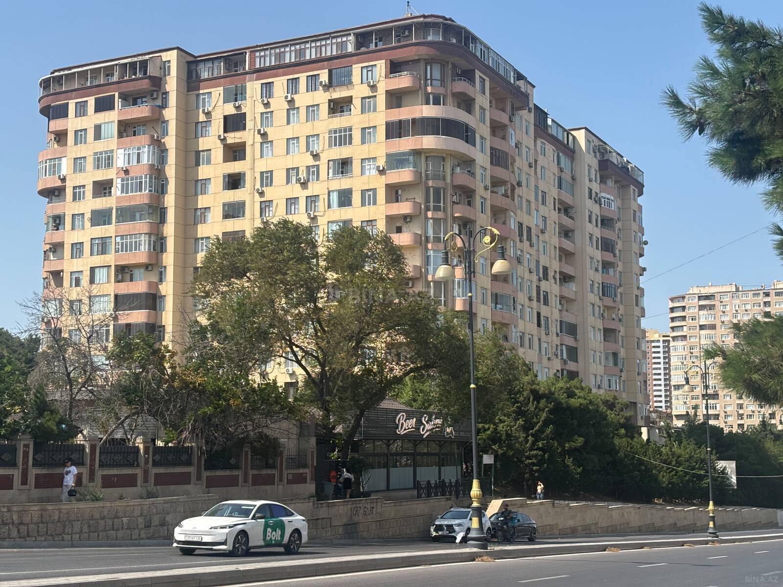 4 otaqlı Yeni tikili, Memar Əcəmi m., Bakı