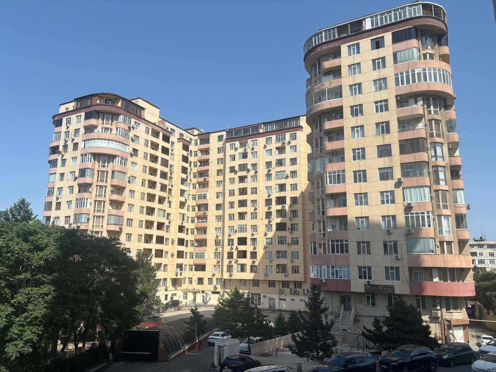 4 otaqlı Yeni tikili, Memar Əcəmi m., Bakı