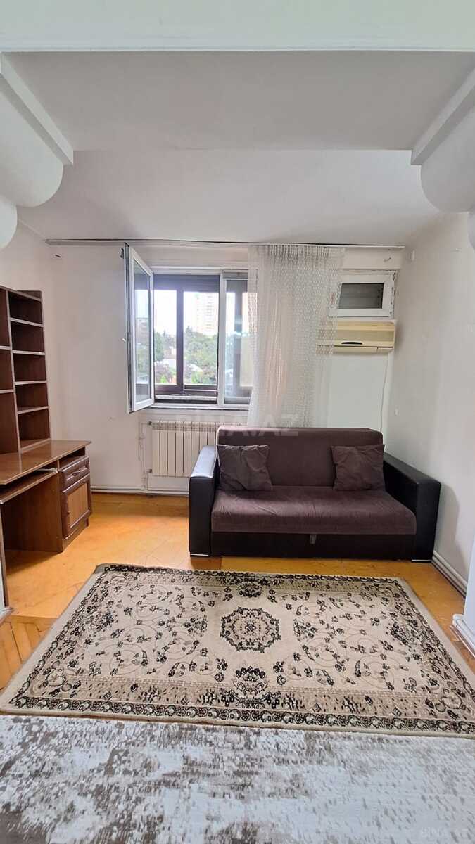 3 otaqlı Köhnə tikili, Elmlər Akademiyası m., Bakı