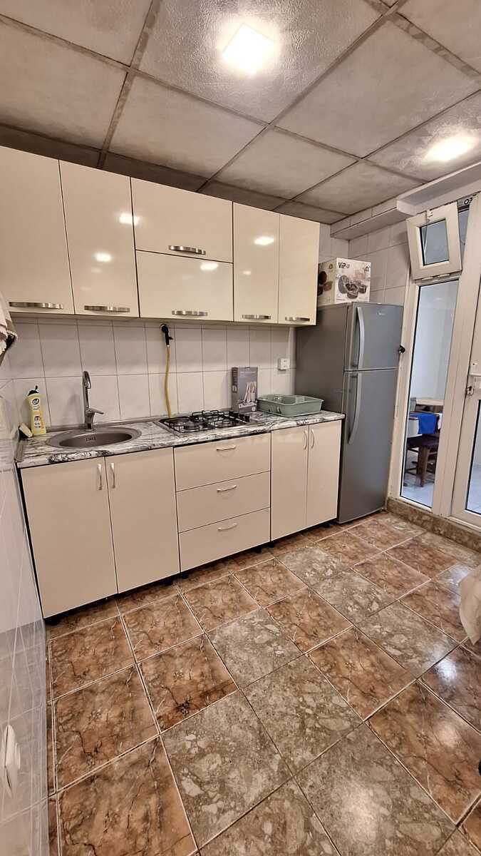3 otaqlı Köhnə tikili, Elmlər Akademiyası m., Bakı