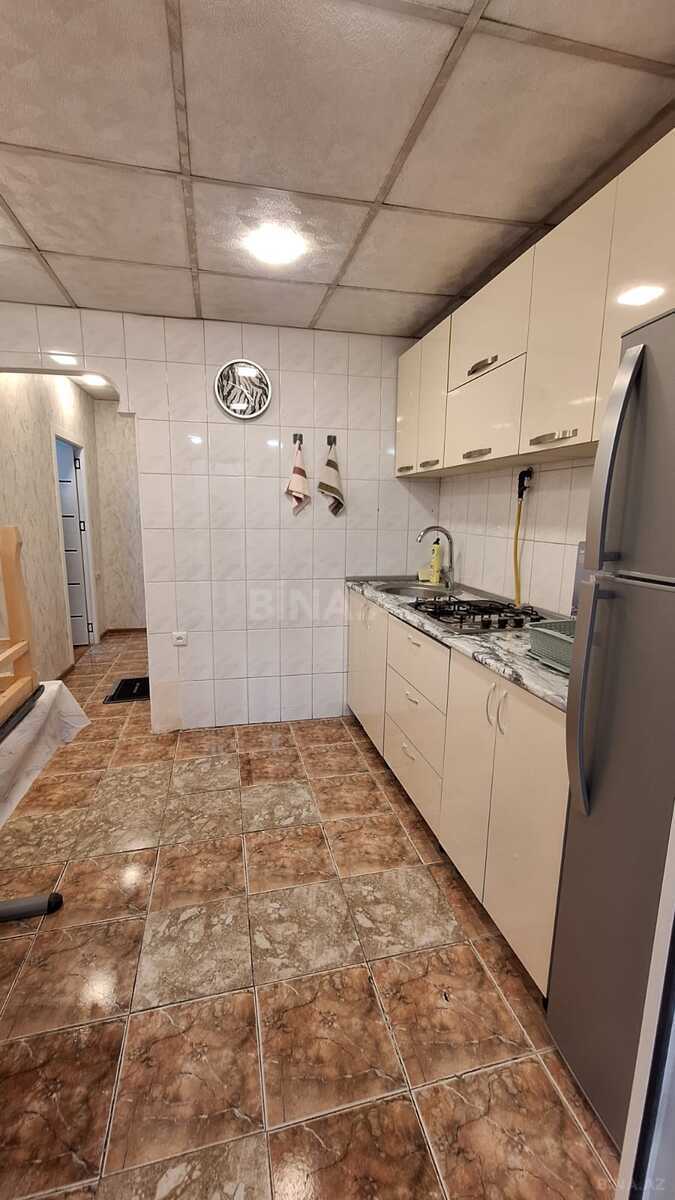 3 otaqlı Köhnə tikili, Elmlər Akademiyası m., Bakı