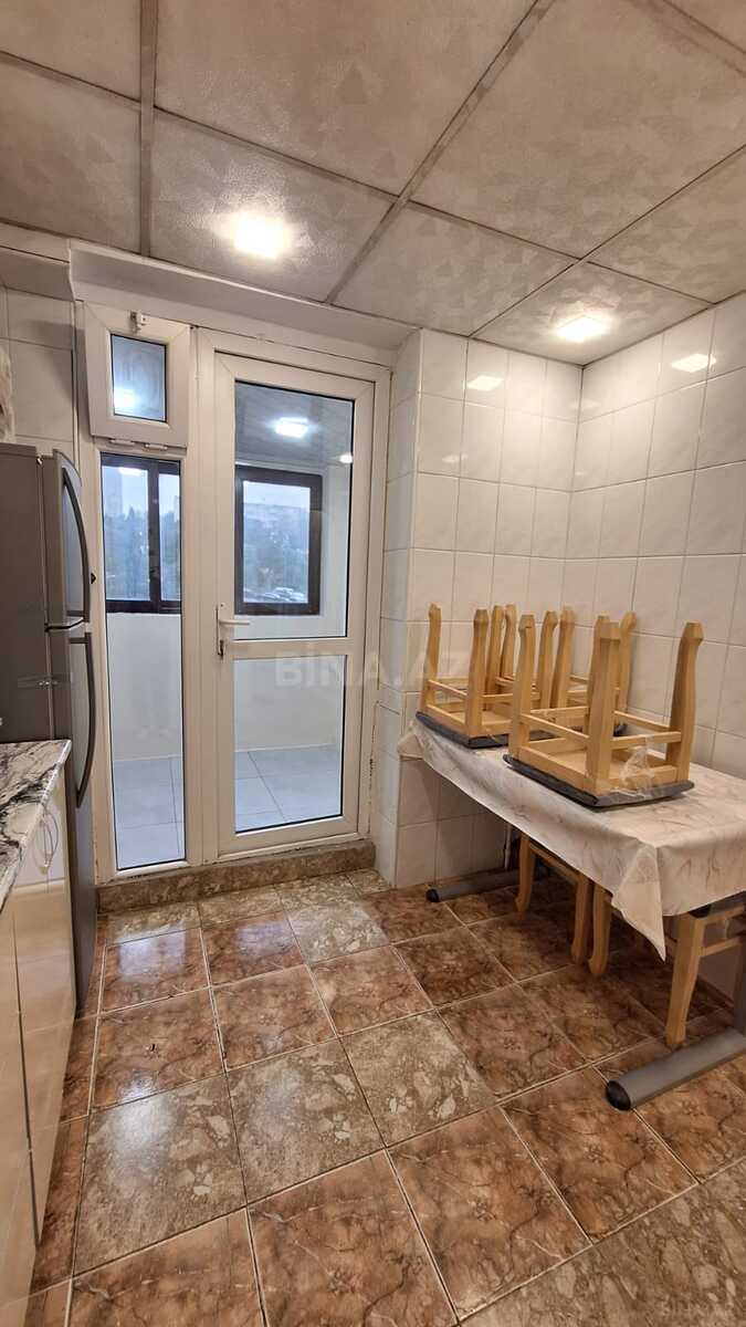 3 otaqlı Köhnə tikili, Elmlər Akademiyası m., Bakı