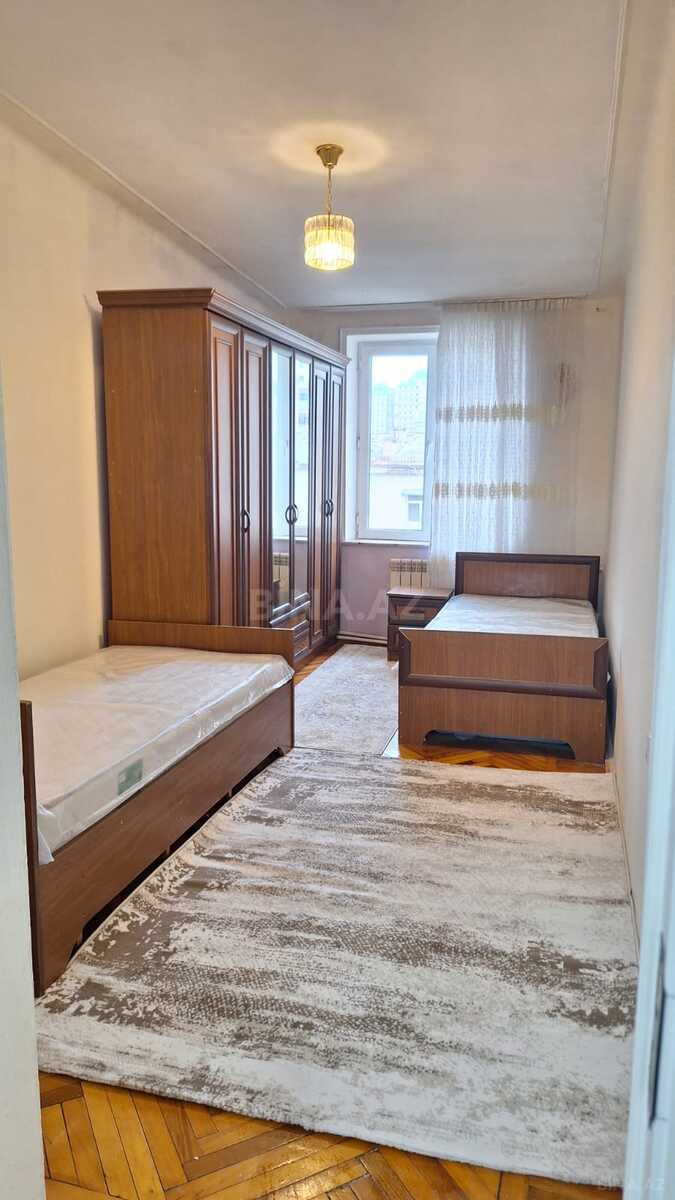 3 otaqlı Köhnə tikili, Elmlər Akademiyası m., Bakı