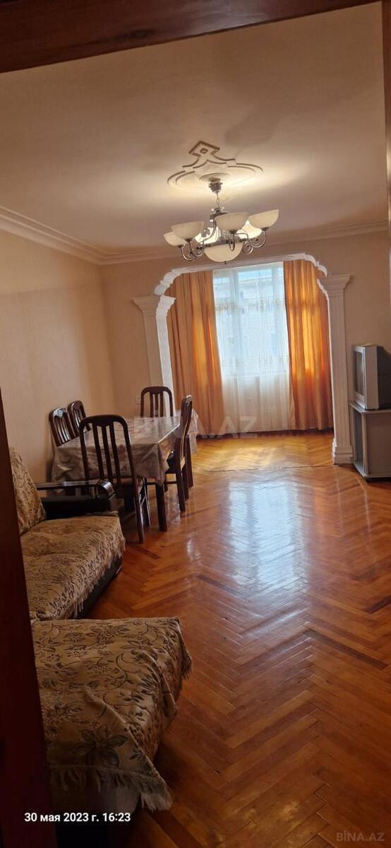 3 otaqlı Köhnə tikili, Elmlər Akademiyası m., Bakı