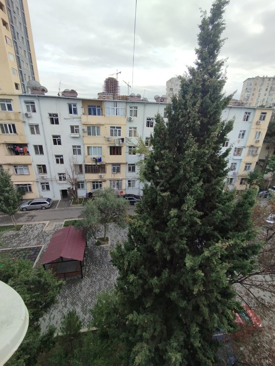 1 otaqlı Köhnə tikili, Memar Əcəmi m., Bakı
