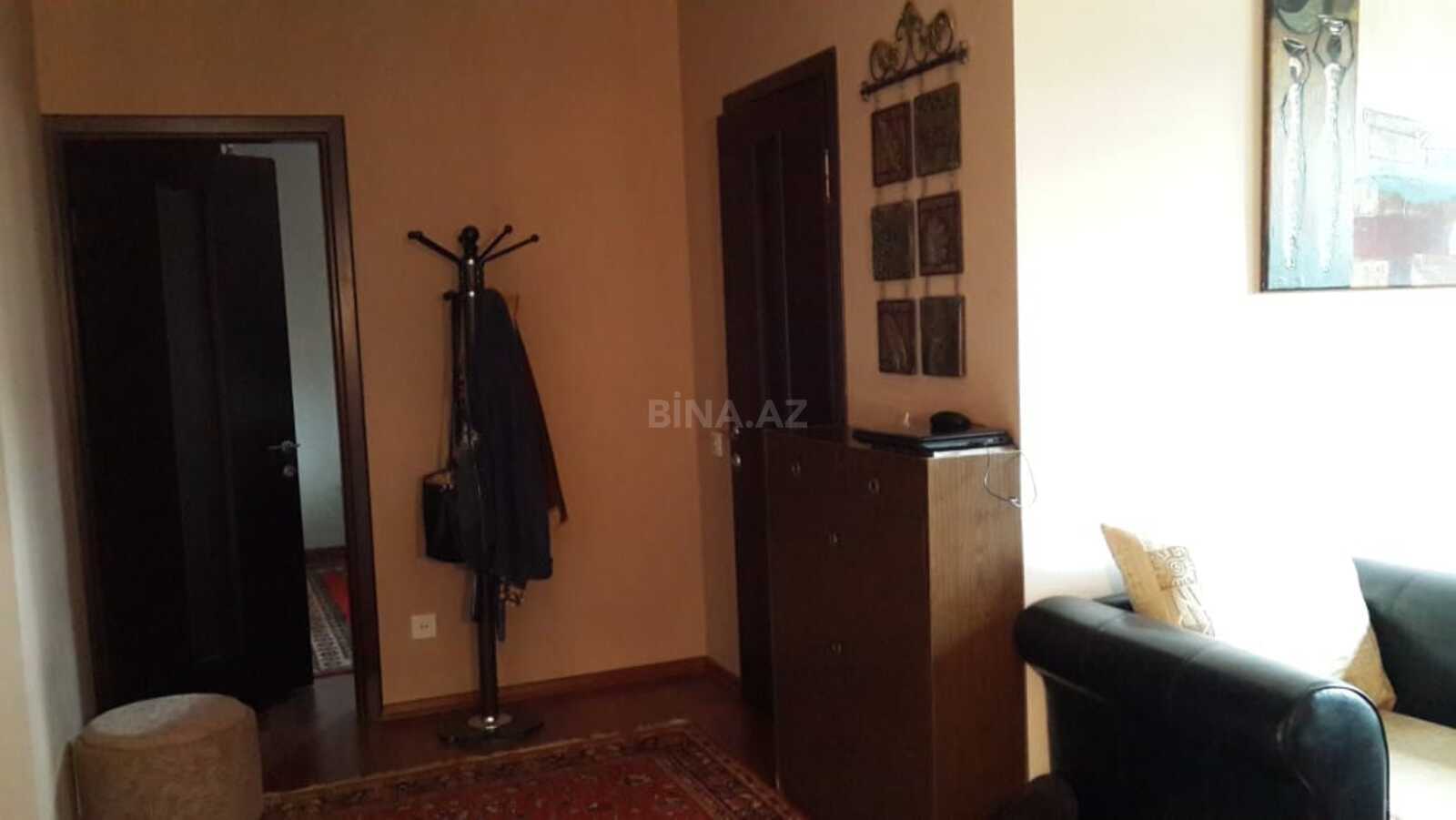 4 otaqlı Köhnə tikili, Nizami m., Bakı