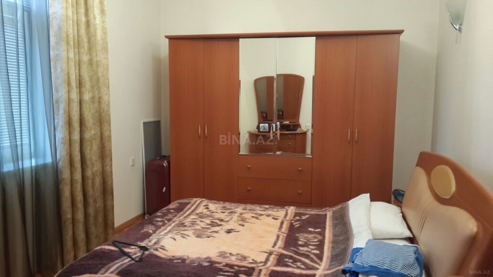 4 otaqlı Köhnə tikili, Nizami m., Bakı
