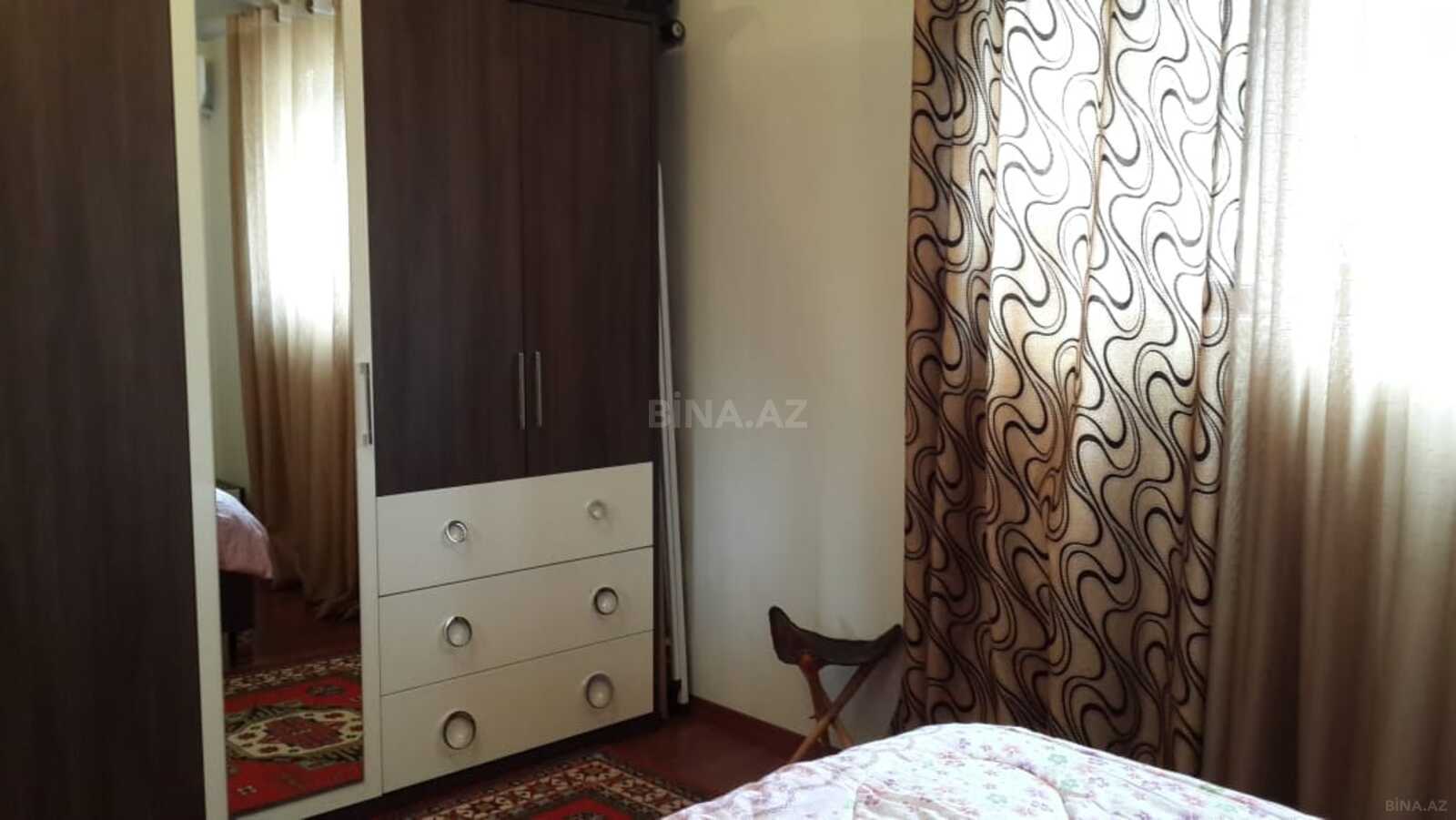 4 otaqlı Köhnə tikili, Nizami m., Bakı