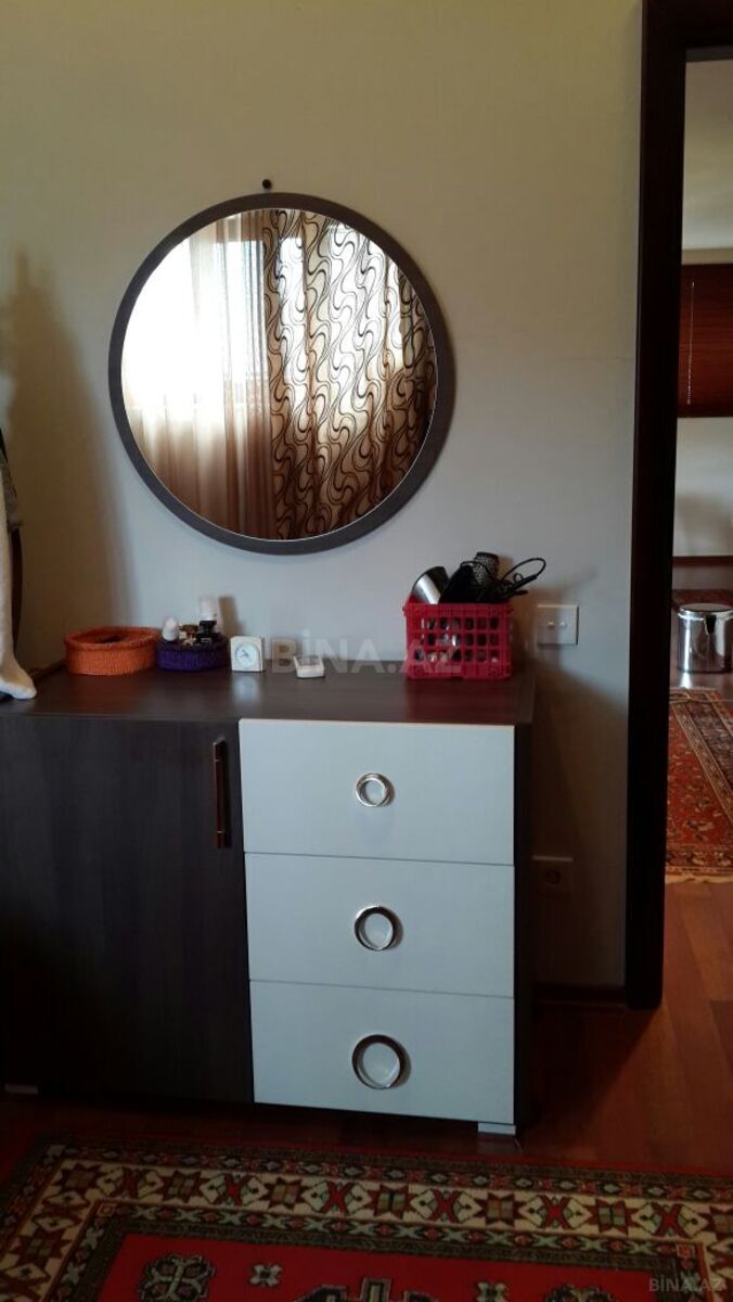 4 otaqlı Köhnə tikili, Nizami m., Bakı