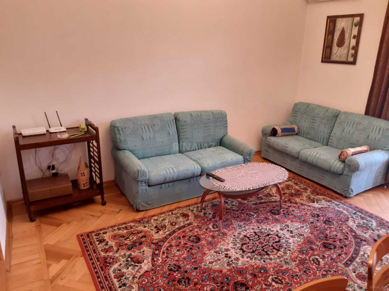 4 otaqlı Köhnə tikili, Nizami m., Bakı
