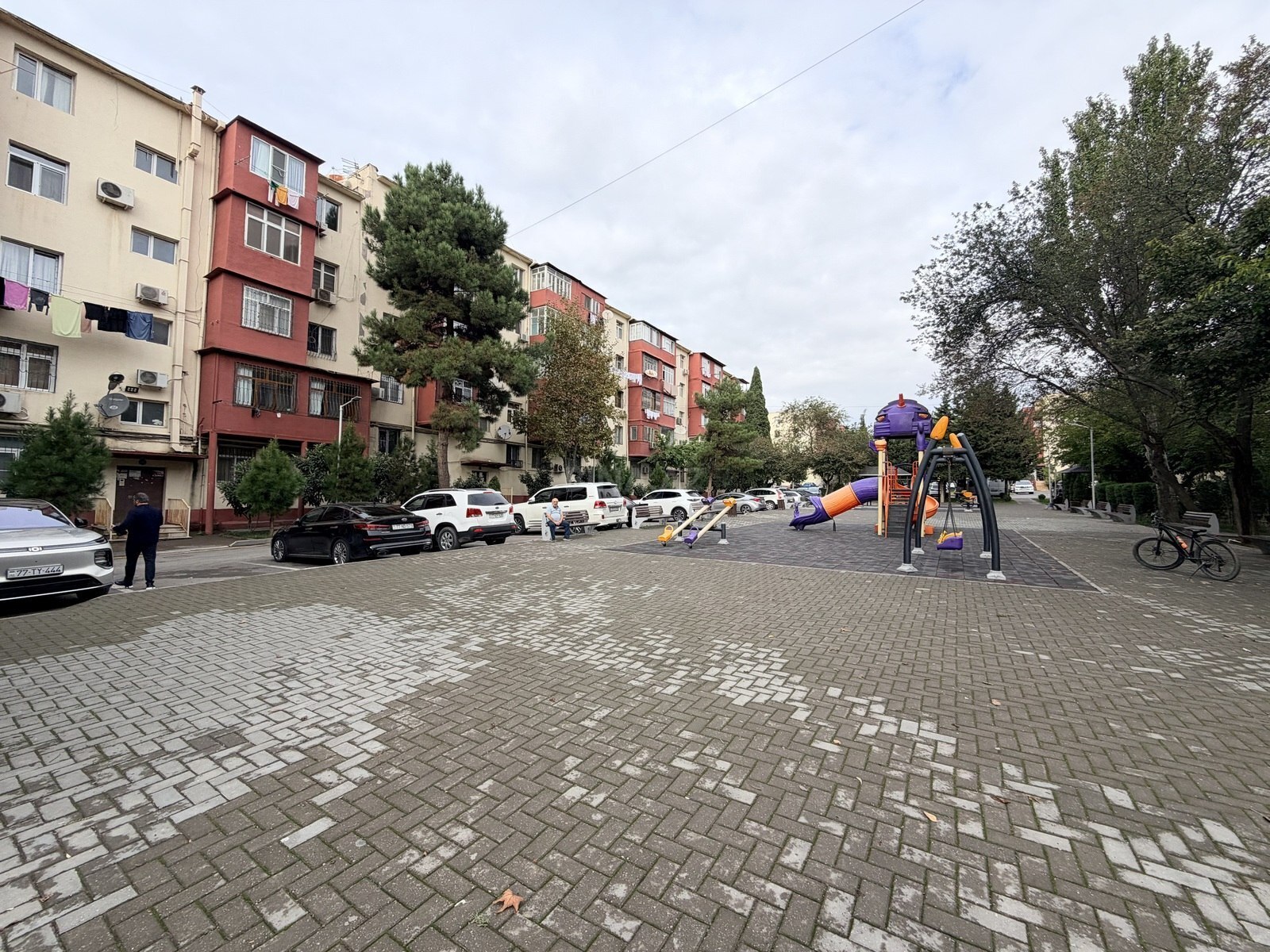 3 otaqlı Köhnə tikili, Xalqlar Dostluğu m., Bakı