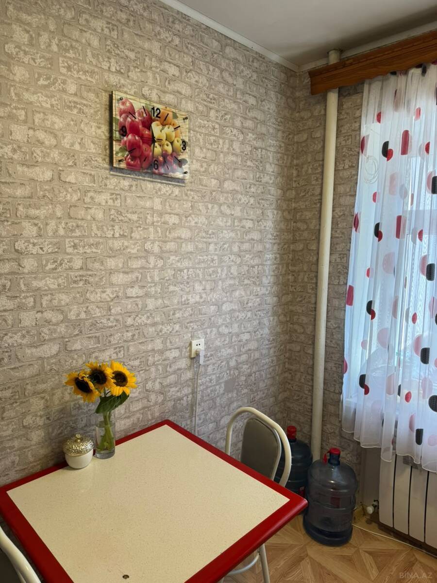 3 otaqlı Köhnə tikili, Neftçilər m., Bakı