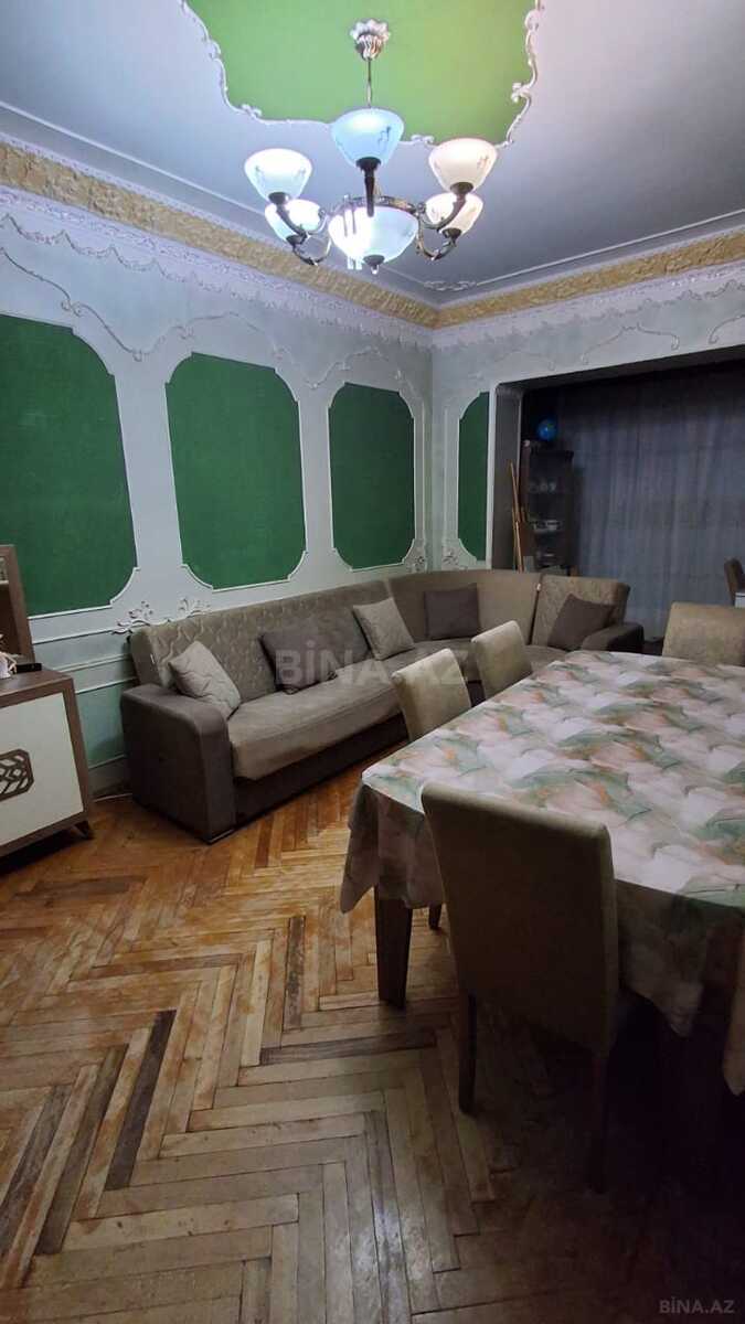 3 otaqlı Köhnə tikili, Elmlər Akademiyası m., Bakı