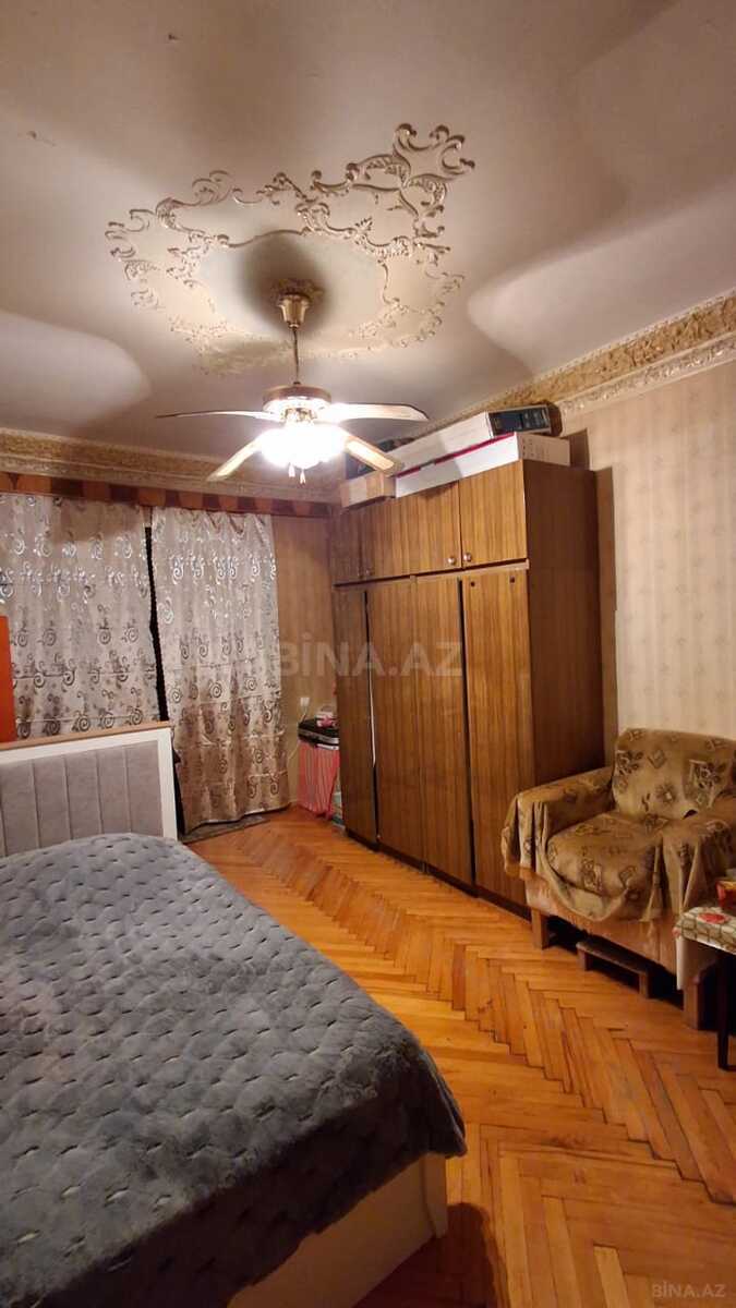 3 otaqlı Köhnə tikili, Elmlər Akademiyası m., Bakı