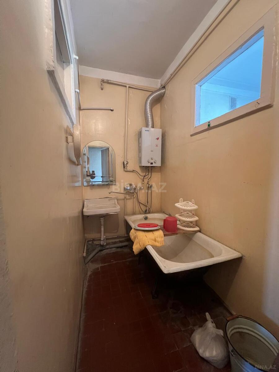 3 otaqlı Köhnə tikili, Bakıxanov q., Bakı