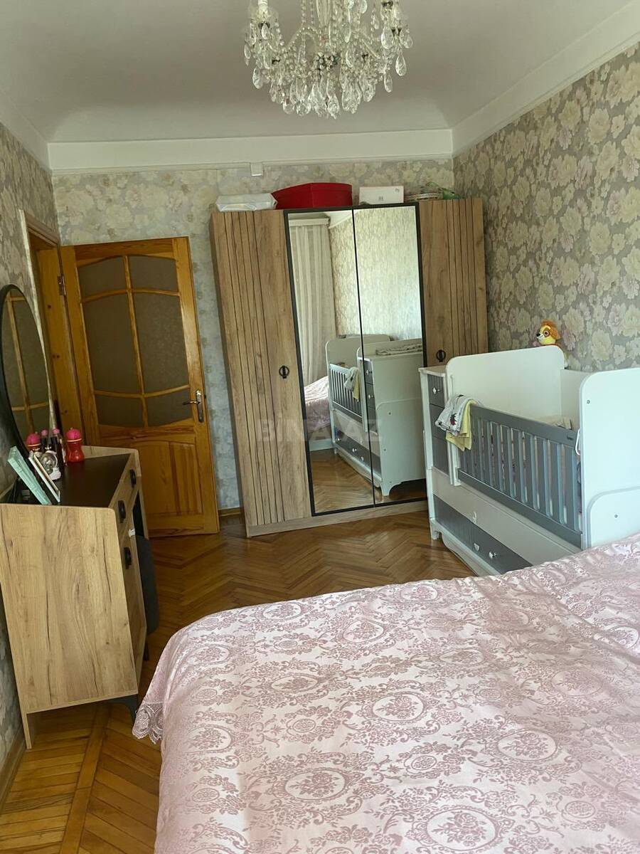 4 otaqlı Köhnə tikili, Neftçilər m., Bakı