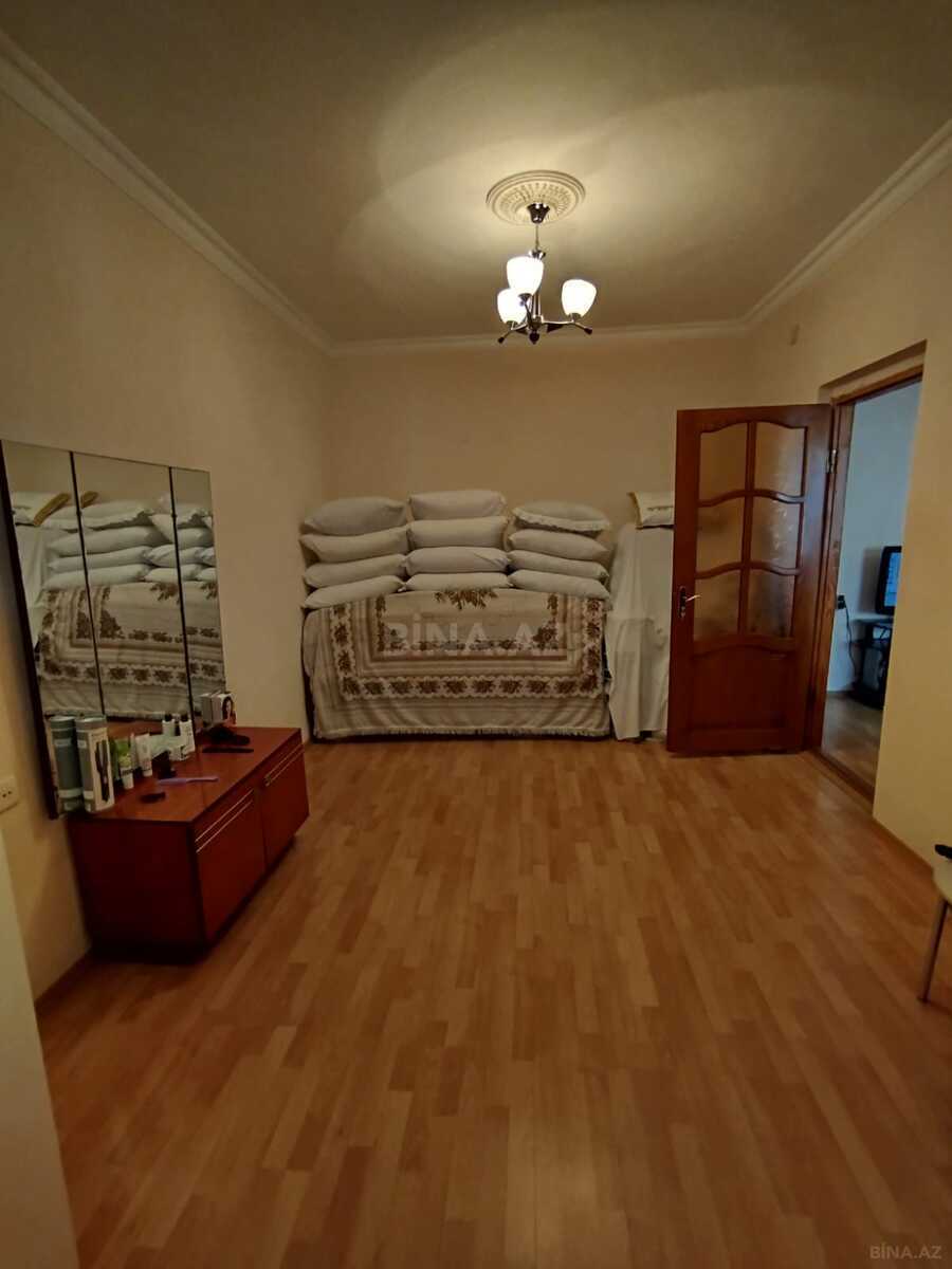 4 otaqlı Köhnə tikili, İnşaatçılar m., Bakı