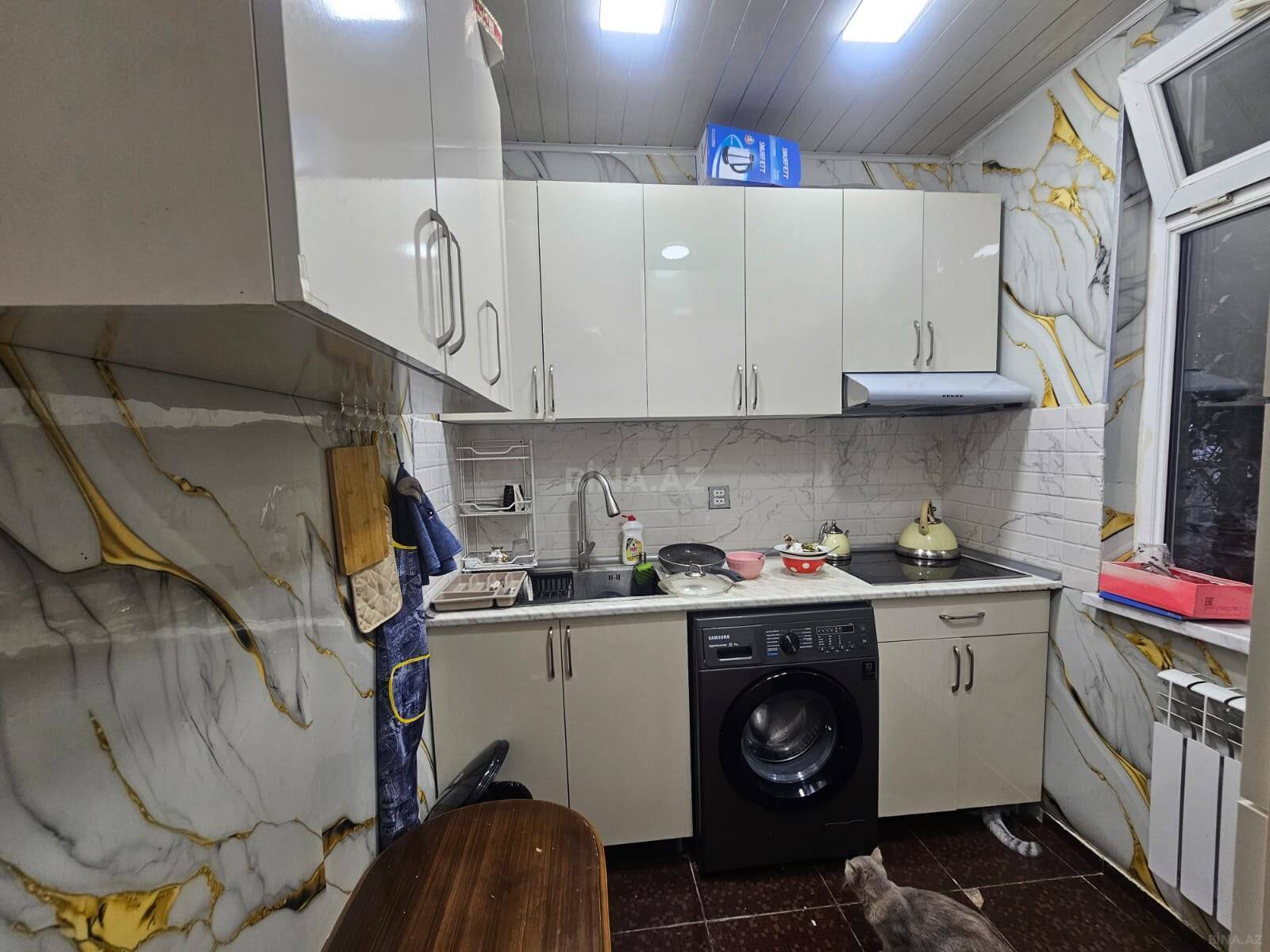 3 otaqlı Köhnə tikili, Memar Əcəmi m., Bakı