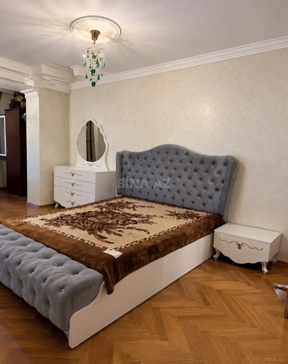 3 otaqlı Köhnə tikili, Elmlər Akademiyası m., Bakı