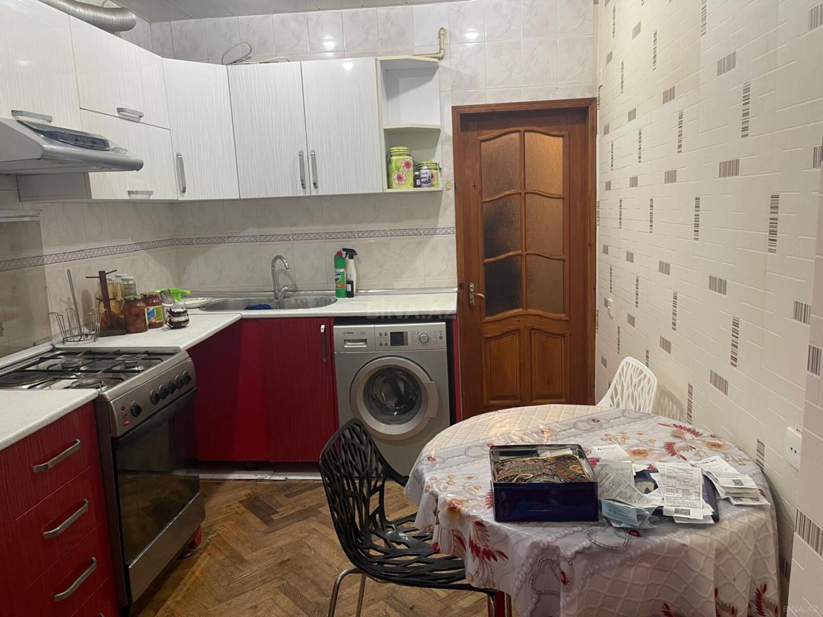 4 otaqlı Köhnə tikili, 28 May m., Bakı
