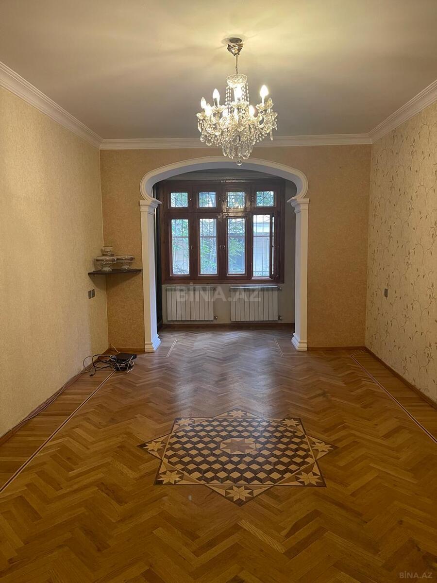 4 otaqlı Köhnə tikili, 28 May m., Bakı