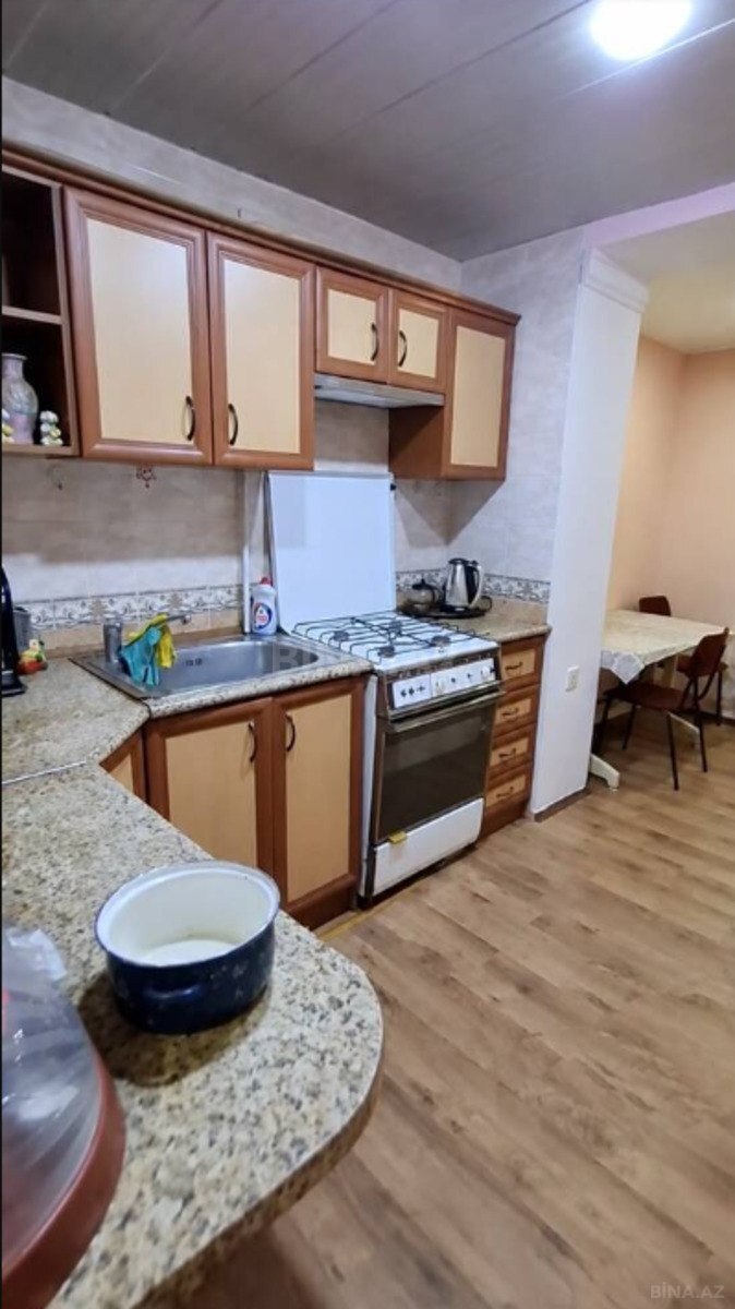 3 otaqlı Köhnə tikili, Elmlər Akademiyası m., Bakı