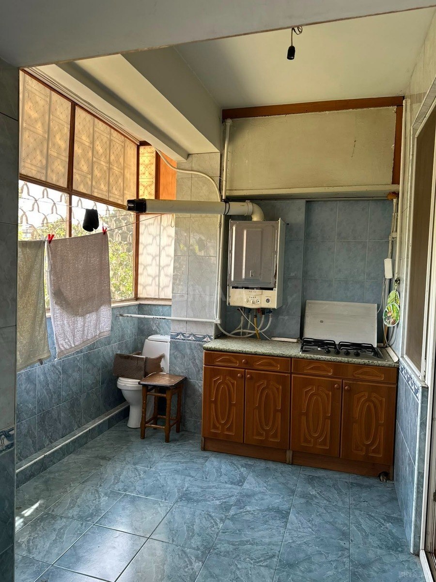 5 otaqlı Köhnə tikili, Xalqlar Dostluğu m., Bakı