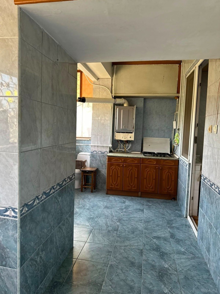 5 otaqlı Köhnə tikili, Xalqlar Dostluğu m., Bakı