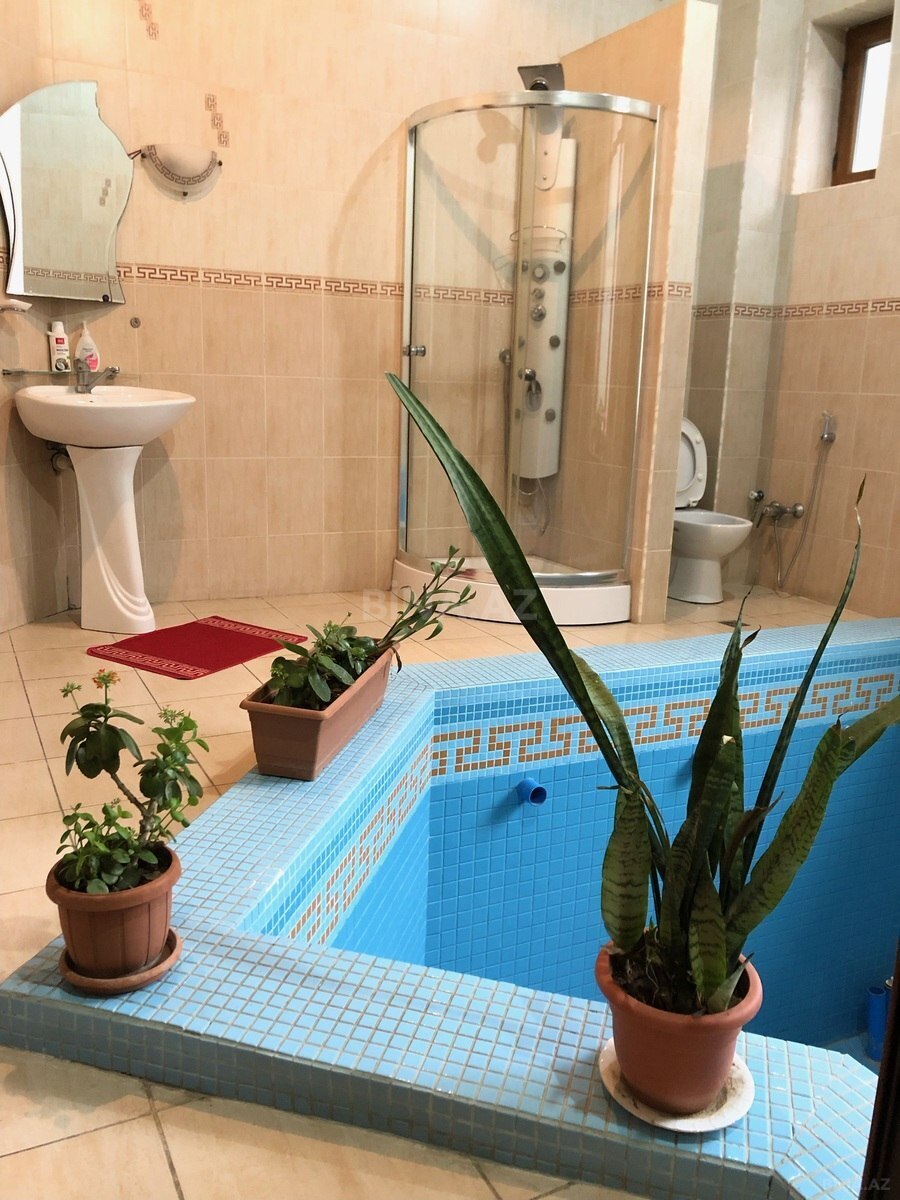 10 otaqlı Həyət evi/Bağ evi, Qara Qarayev m., Bakı