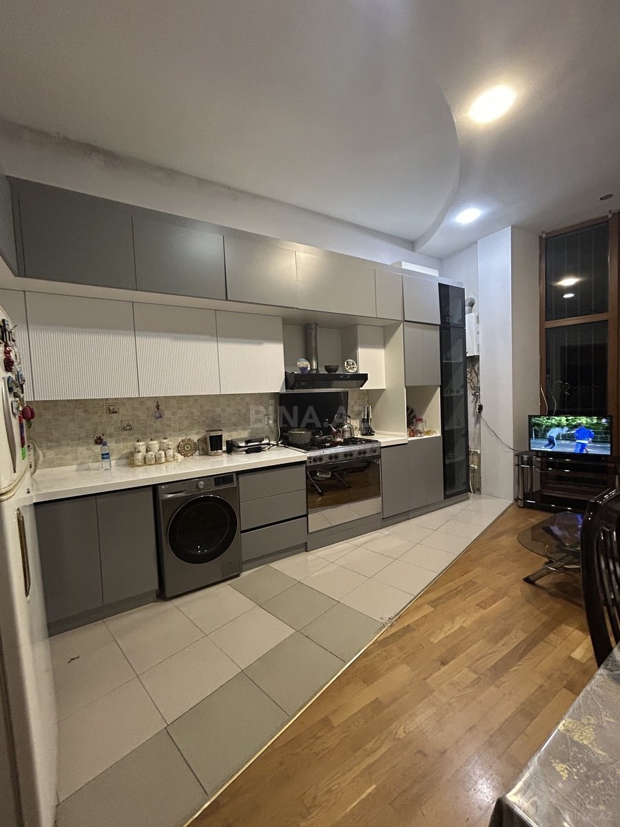 10 otaqlı Həyət evi/Bağ evi, Qara Qarayev m., Bakı