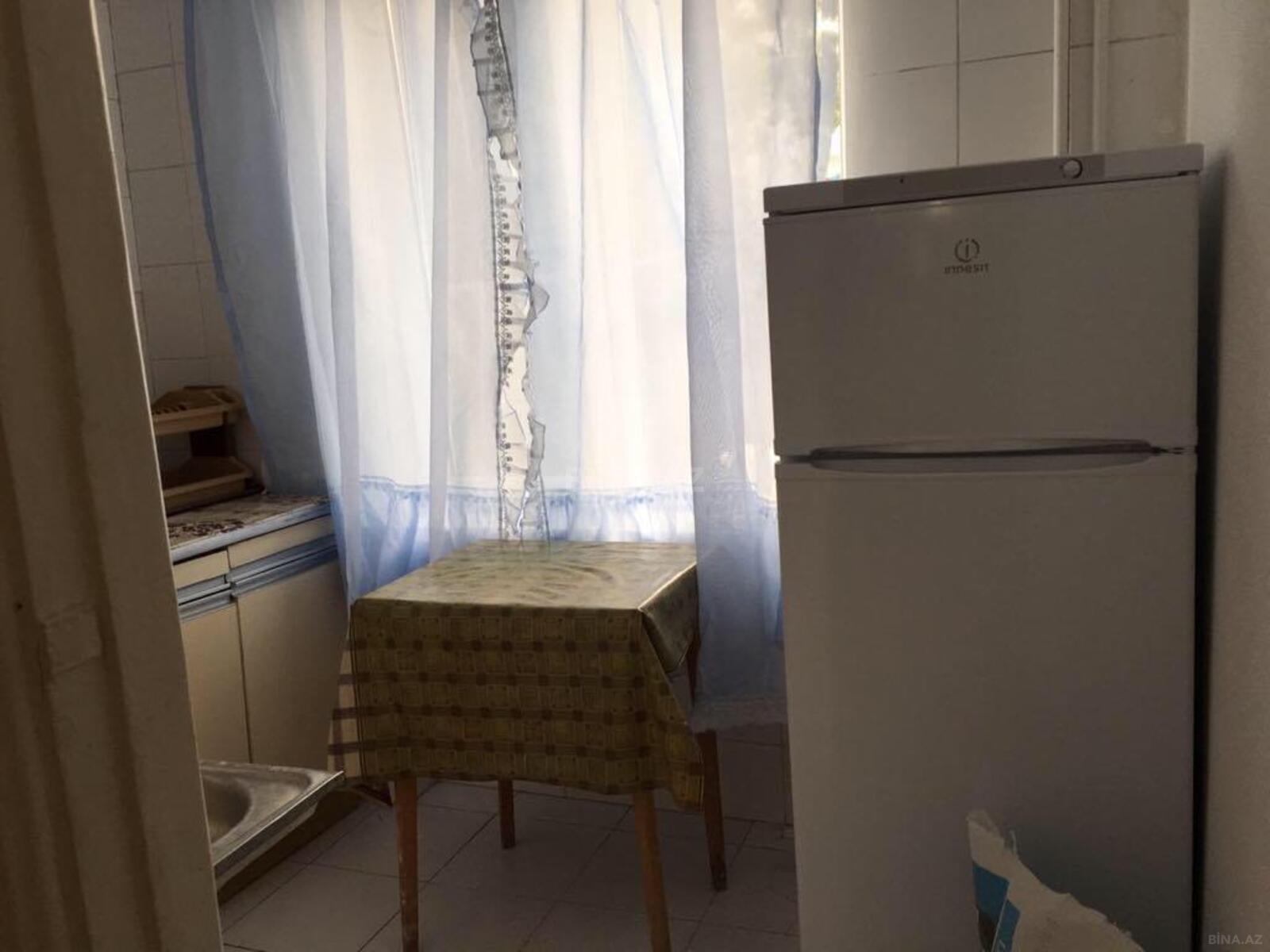 1 otaqlı Köhnə tikili, Elmlər Akademiyası m., Bakı