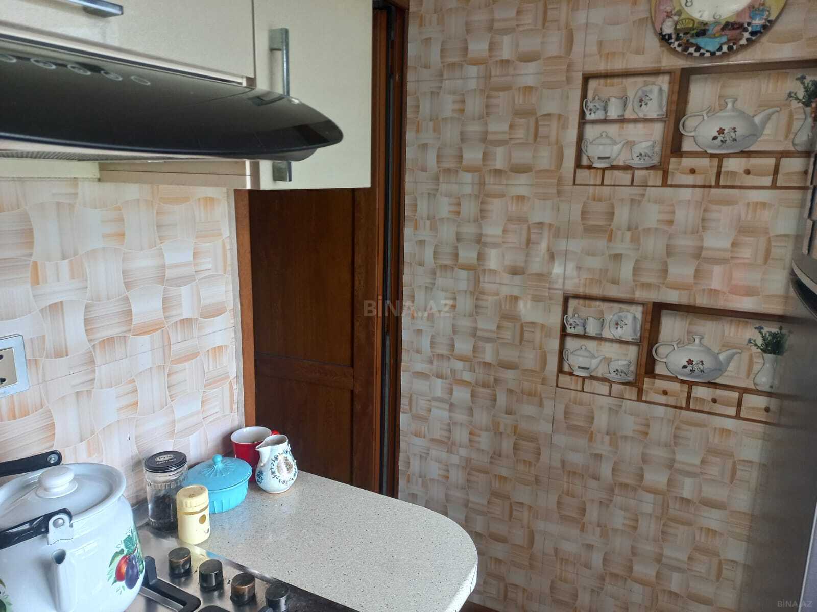 3 otaqlı Köhnə tikili, Qara Qarayev m., Bakı