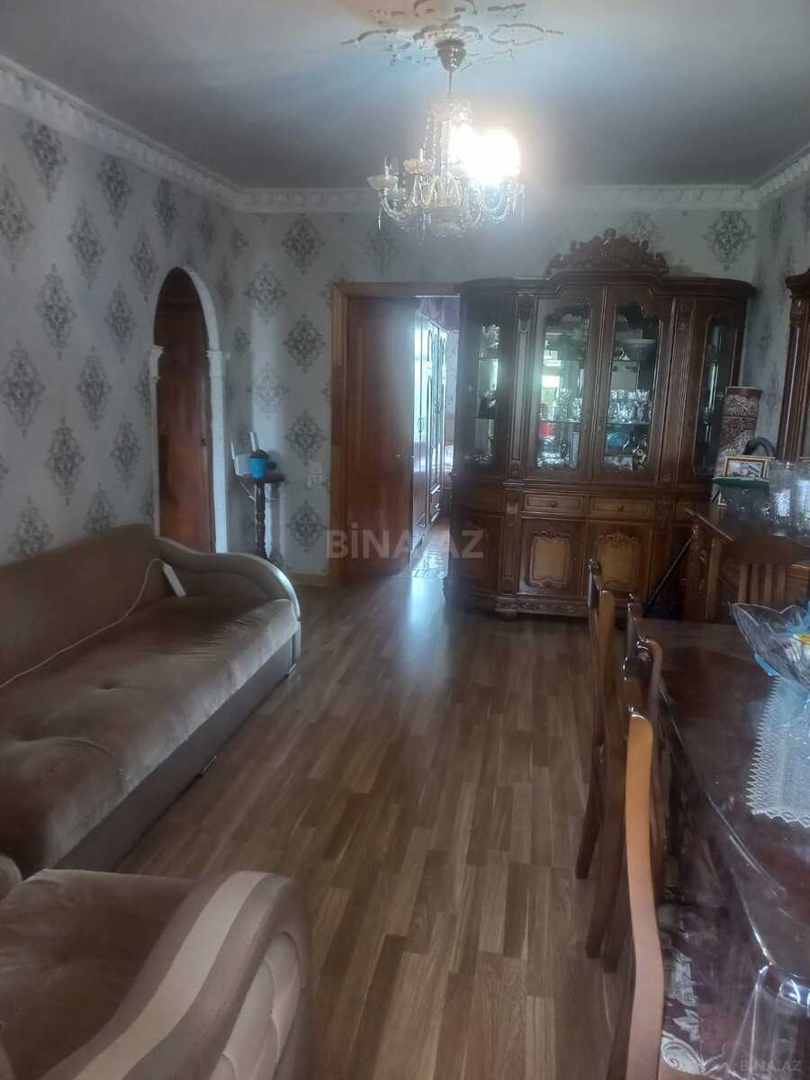 3 otaqlı Köhnə tikili, Qara Qarayev m., Bakı