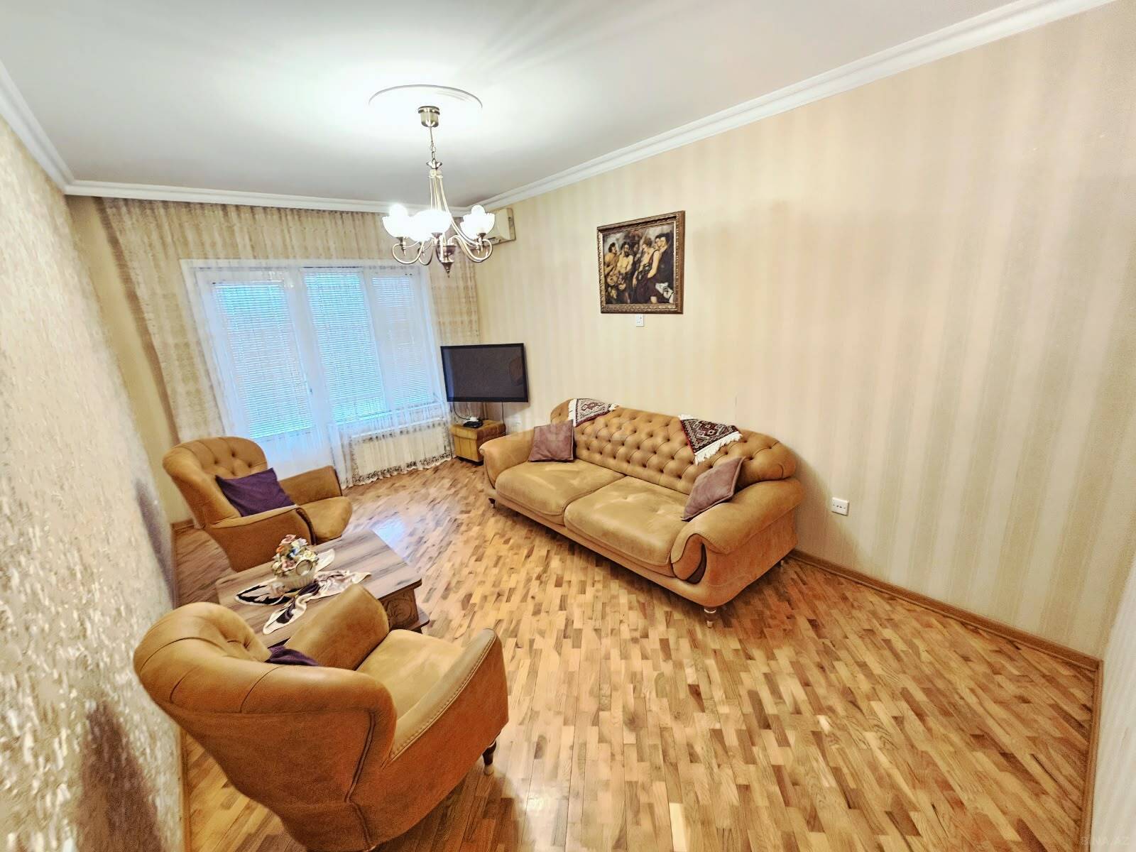 4 otaqlı Köhnə tikili, Memar Əcəmi m., Bakı