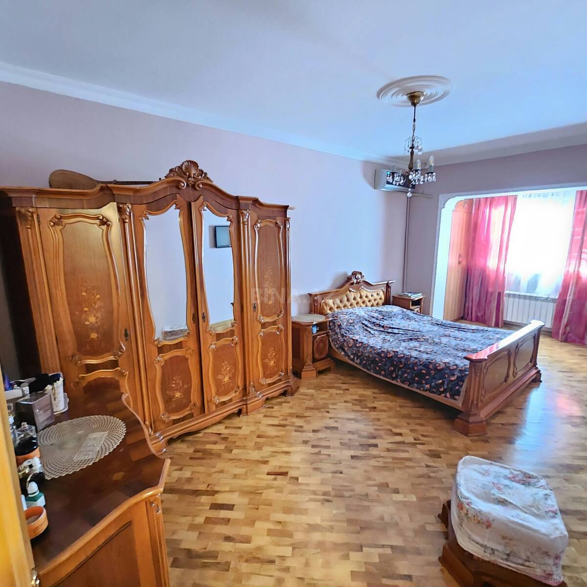 4 otaqlı Köhnə tikili, Memar Əcəmi m., Bakı