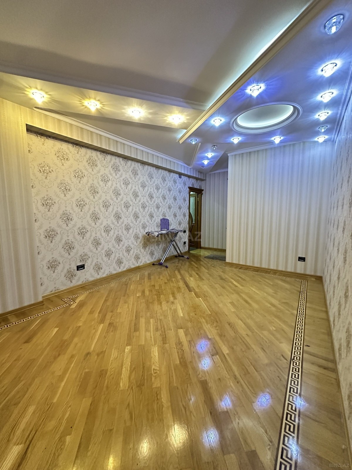 4 otaqlı Yeni tikili, Memar Əcəmi m., Bakı