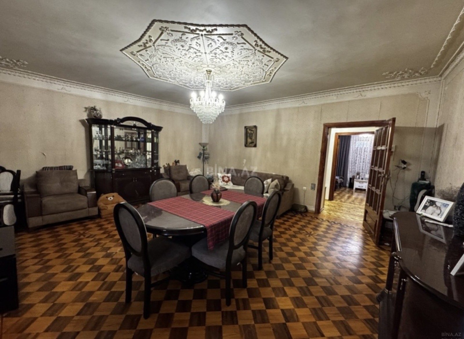 3 otaqlı Köhnə tikili, Şah İsmayıl Xətai m., Bakı