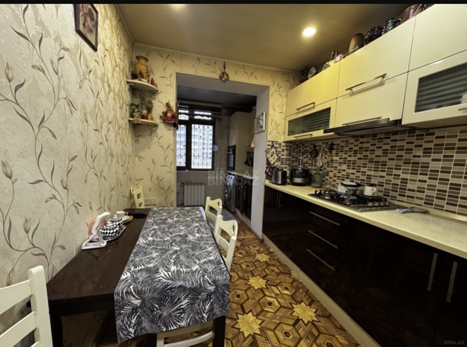 3 otaqlı Köhnə tikili, Şah İsmayıl Xətai m., Bakı