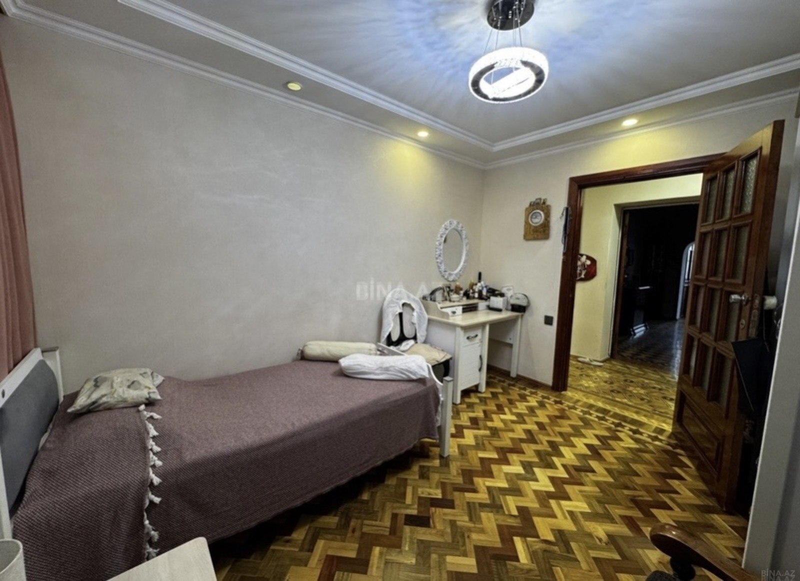 3 otaqlı Köhnə tikili, Şah İsmayıl Xətai m., Bakı