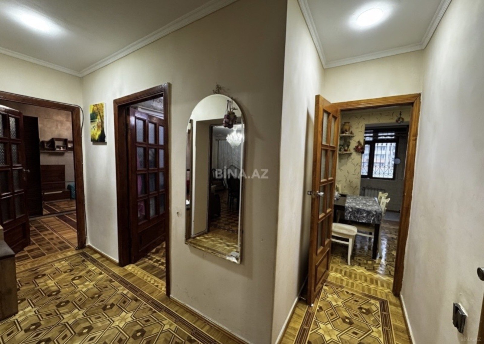3 otaqlı Köhnə tikili, Şah İsmayıl Xətai m., Bakı