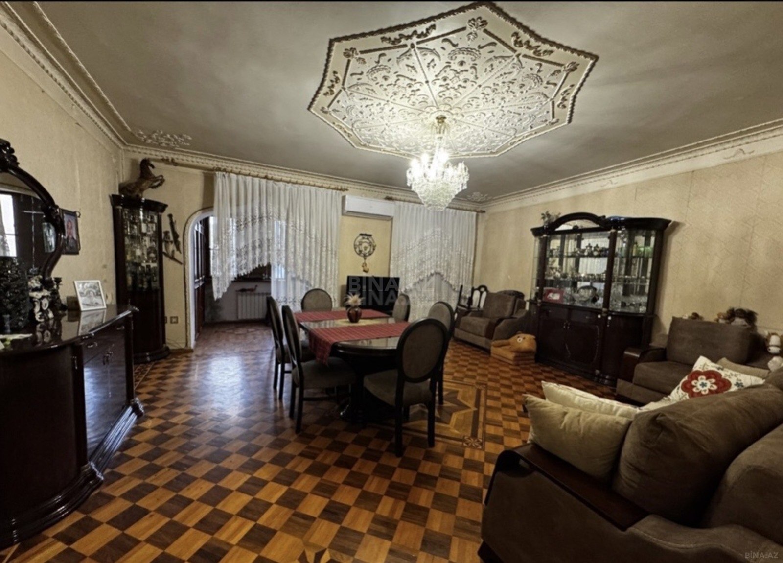 3 otaqlı Köhnə tikili, Şah İsmayıl Xətai m., Bakı
