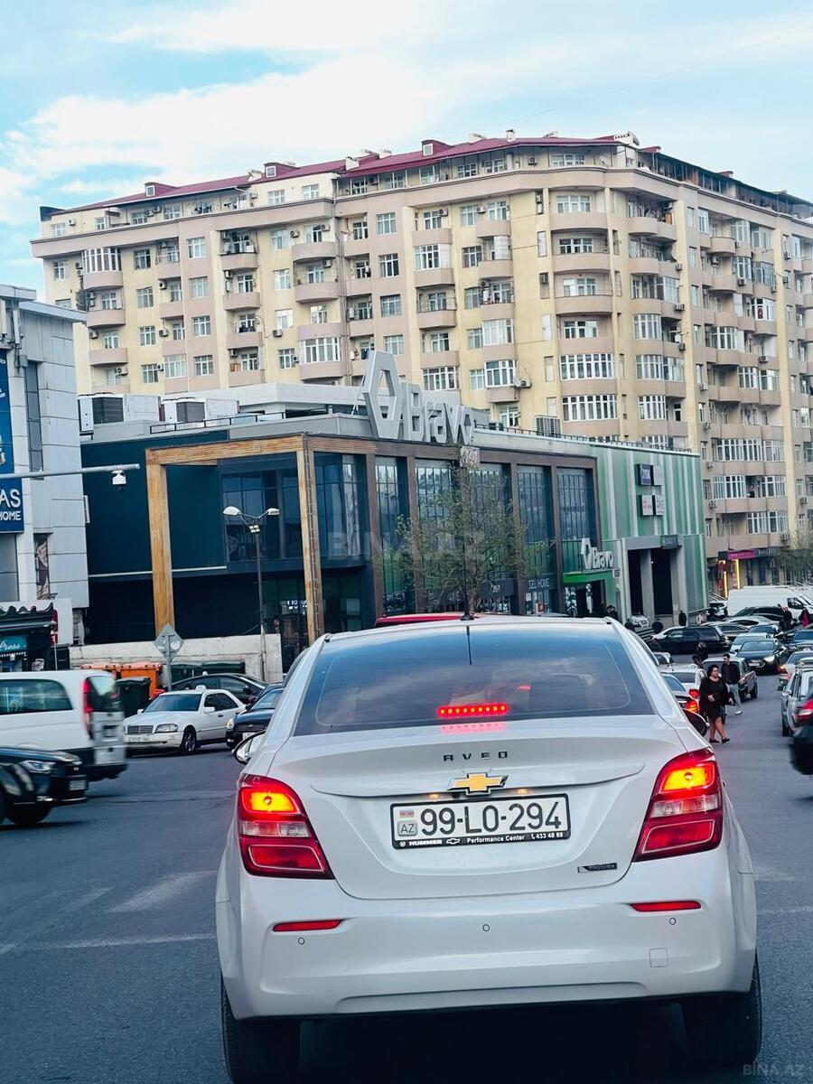 3 otaqlı Yeni tikili, İnşaatçılar m., Bakı