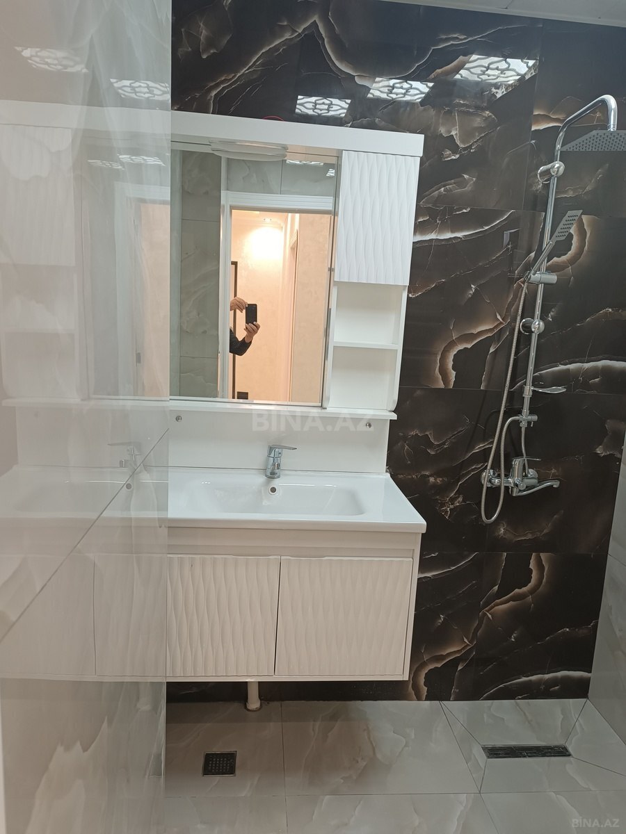3 otaqlı Köhnə tikili, Xalqlar Dostluğu m., Bakı