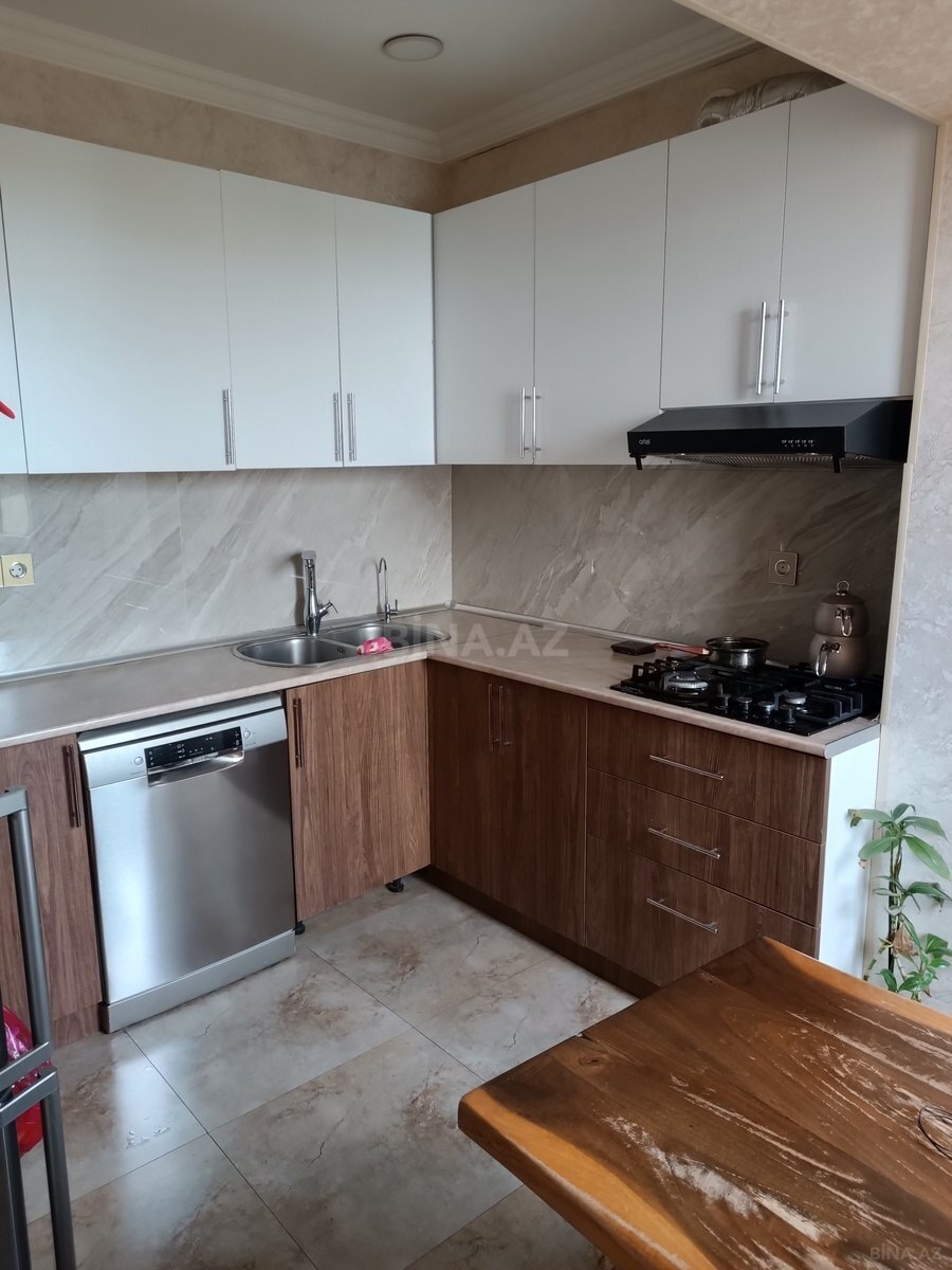3 otaqlı Köhnə tikili, Həzi Aslanov m., Bakı