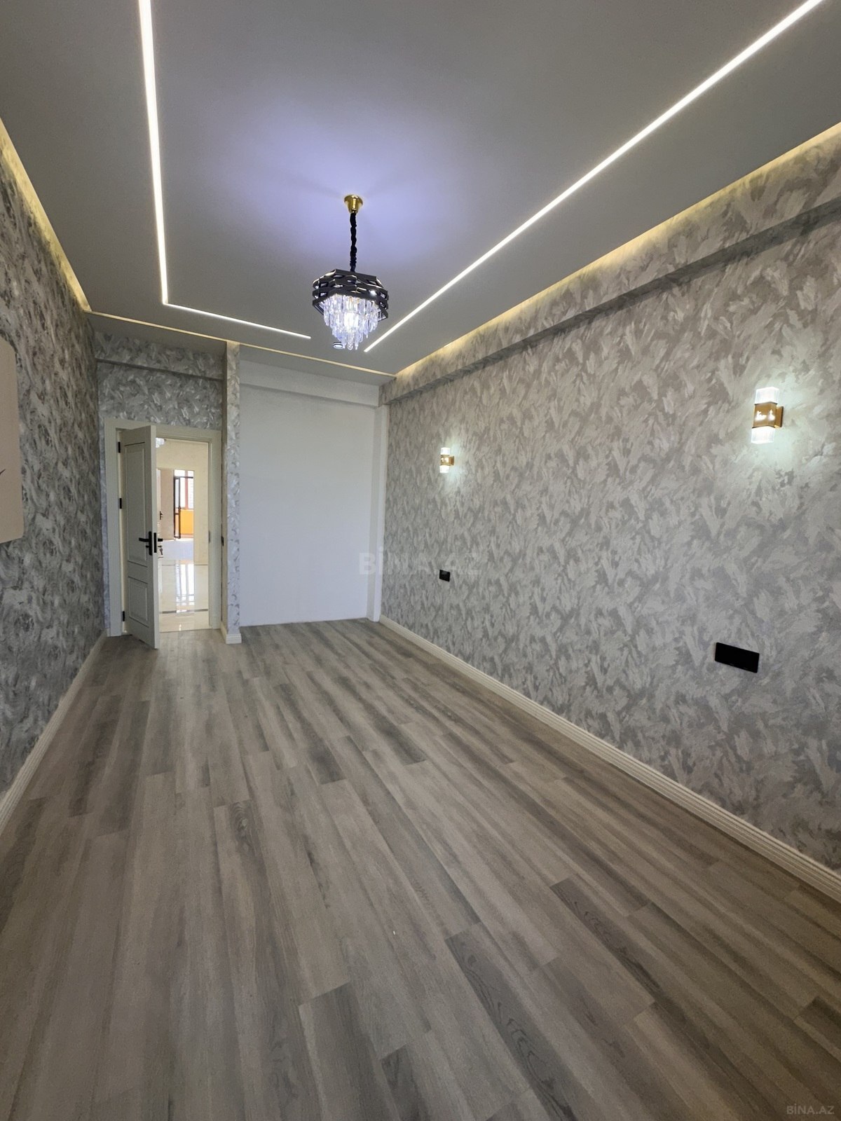 4 otaqlı Yeni tikili, Xırdalan