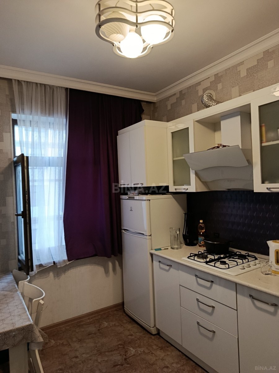 3 otaqlı Köhnə tikili, Bakıxanov q., Bakı